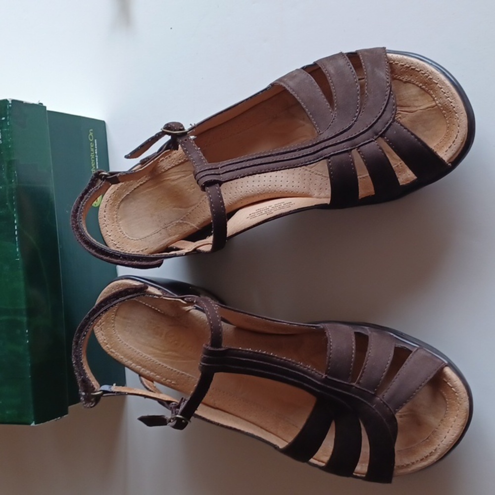 Women's brown sandals size 8M